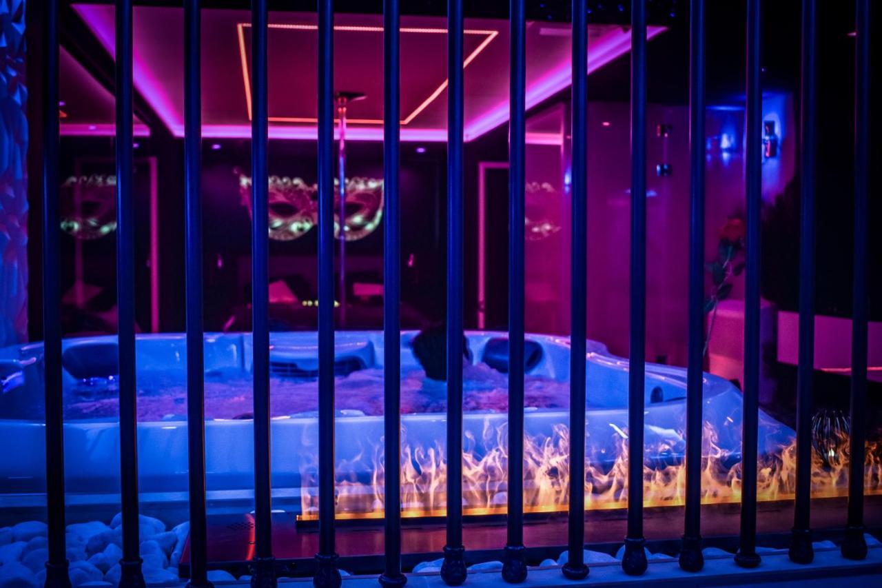 Les Secrets Rooms, Love Room De Luxe Avec Jacuzzi Rivesaltes Ngoại thất bức ảnh