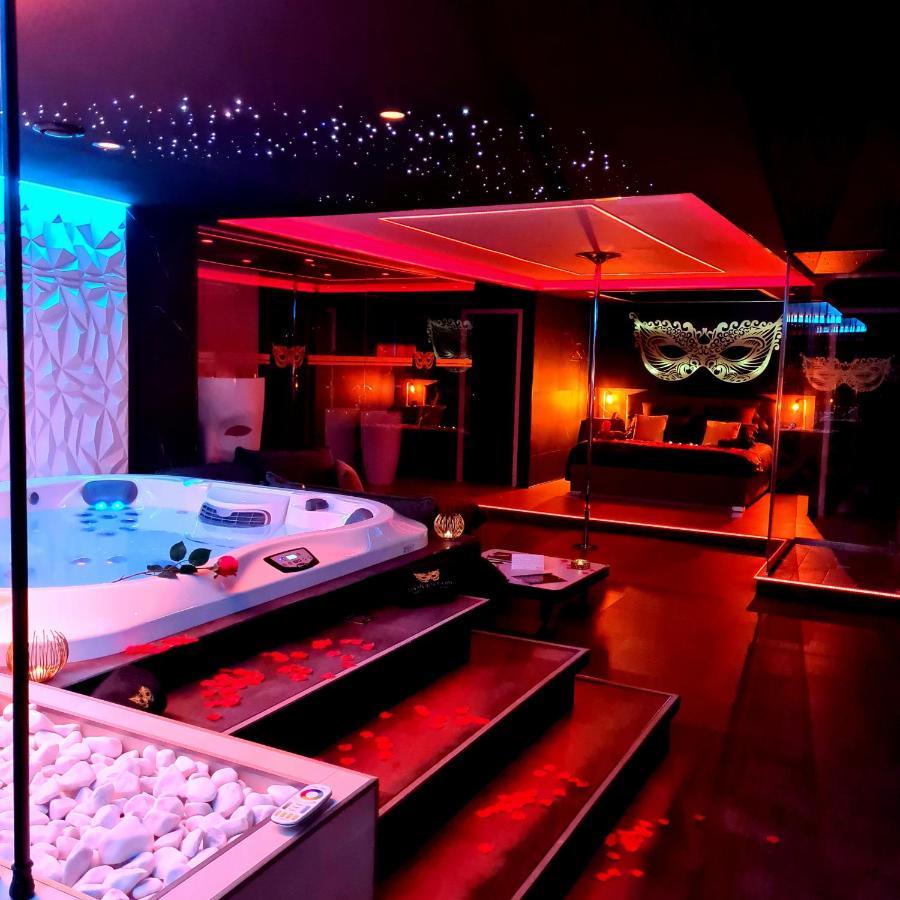 Les Secrets Rooms, Love Room De Luxe Avec Jacuzzi Rivesaltes Ngoại thất bức ảnh