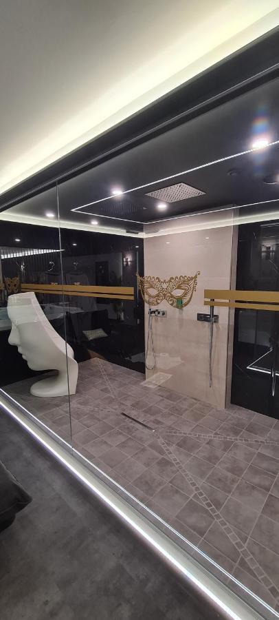 Les Secrets Rooms, Love Room De Luxe Avec Jacuzzi Rivesaltes Ngoại thất bức ảnh